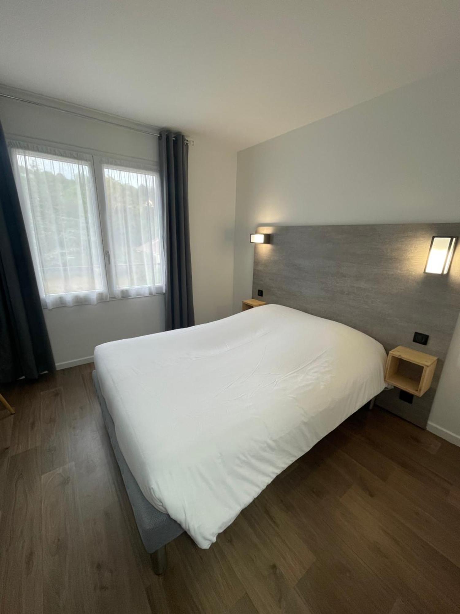 Hotel Castel Neuves-Maisons Esterno foto