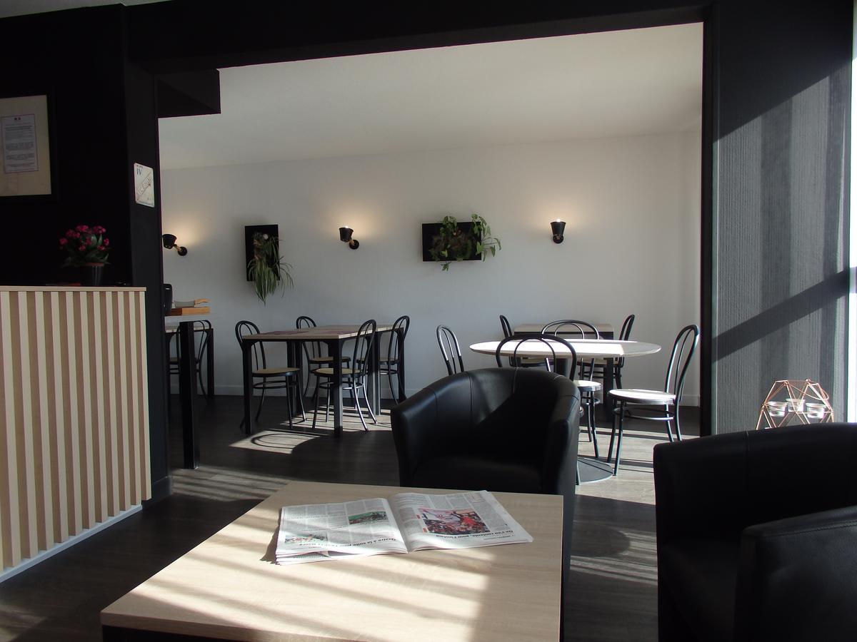 Hotel Castel Neuves-Maisons Esterno foto